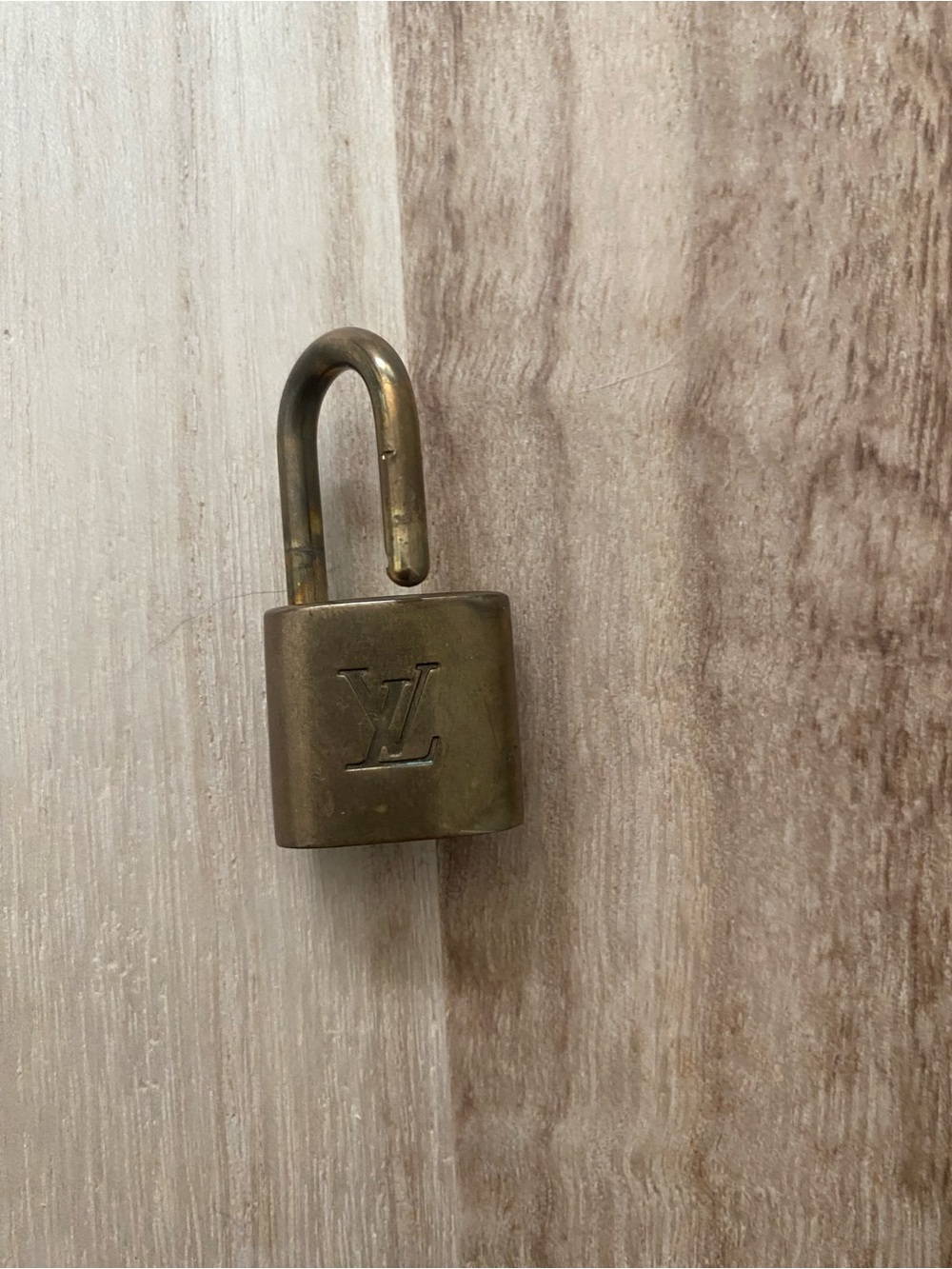 Louis Vuitton Lock #319